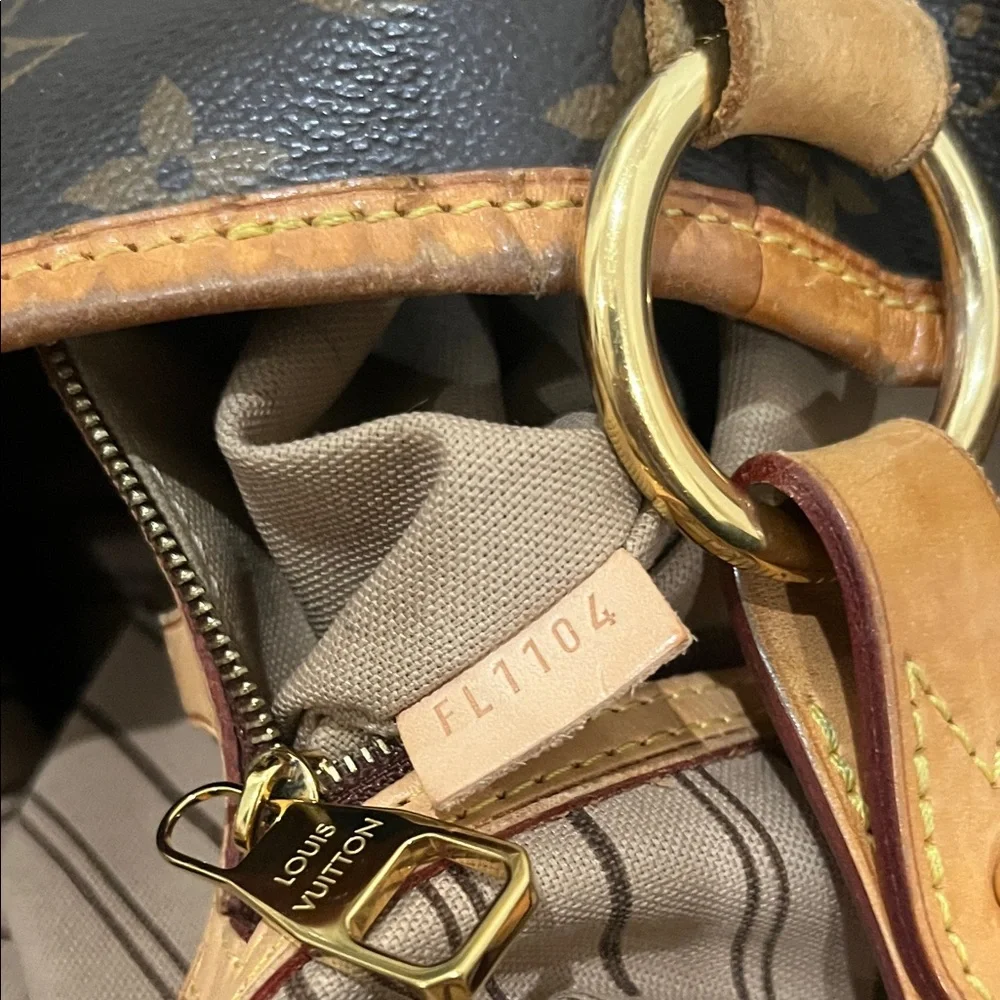 Louis Vuitton Delightful MM Monogram Shoulder Bag - Picture 4 of 15